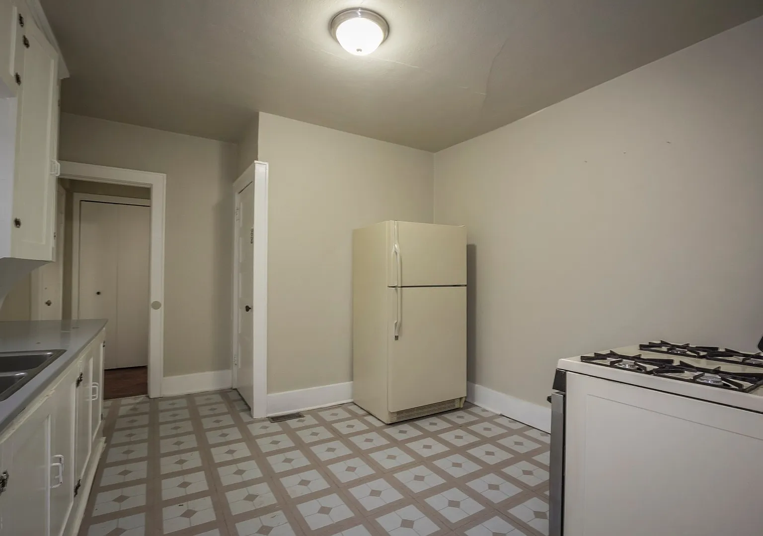 Spacious 2 bedroom 1 bath home — Photo 4