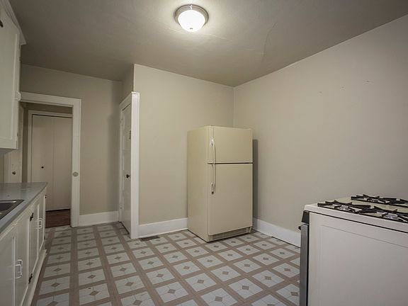 4th image of 5800 SW 13th Pl