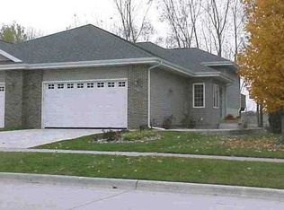 637 Stanwood Dr, Cedar Falls, IA 50613