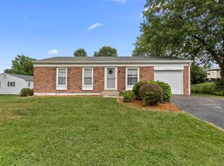 618 Savoy Ln, Ballwin, MO