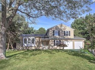 8 Mackenzie Ln, Plainsboro, NJ 08536
