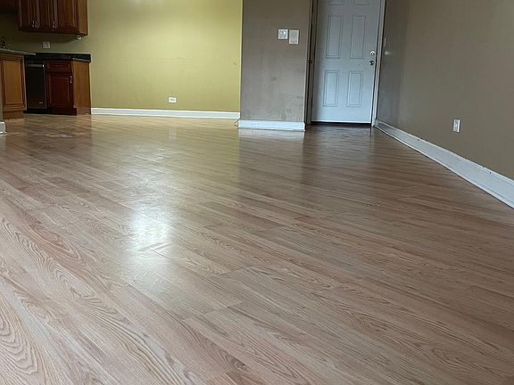 5th image of 16W525 Mockingbird Ln APT 201
