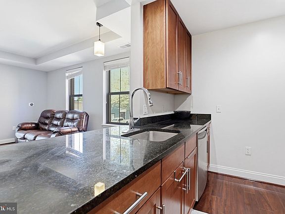 5th image of 1111 Oronoco St Unit 225