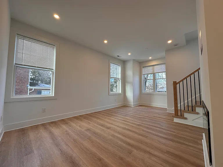 47 Chase St #4 — Photo 3
