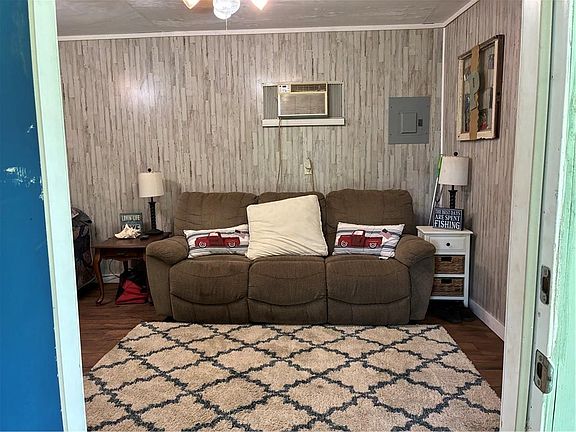 2nd image of 1300 Johnson Cir