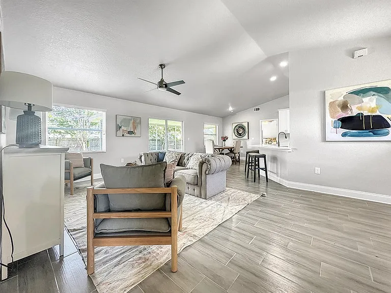 685 Berkley Pointe Dr — Photo 11