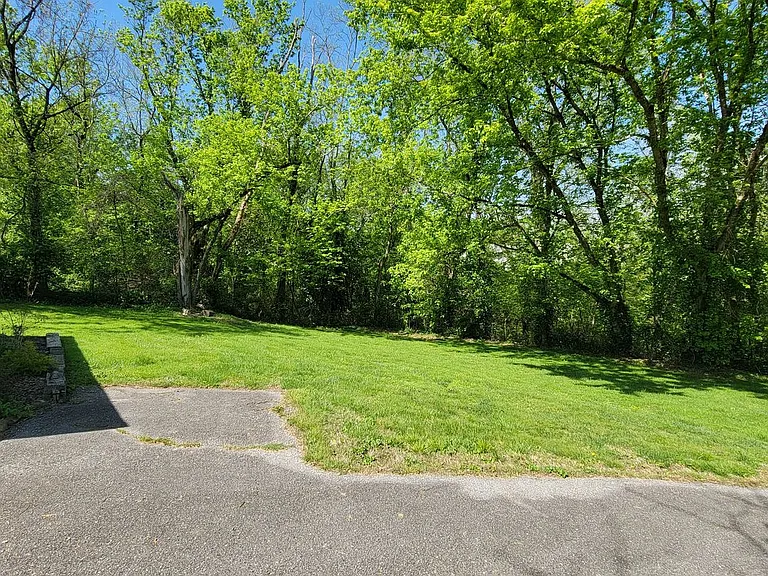 250 E Main St — Photo 20