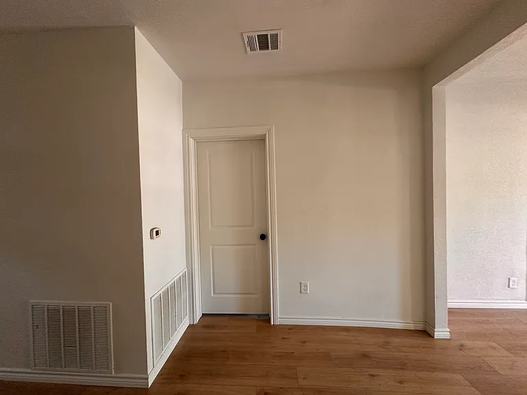 2438 Harding St — Photo 15