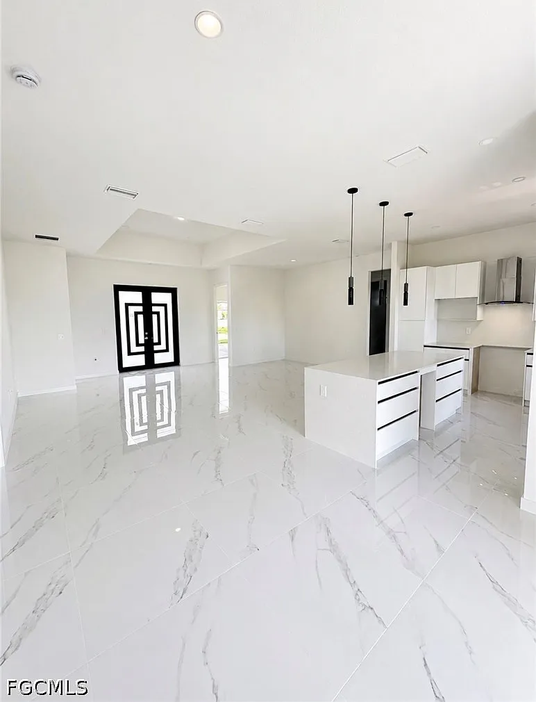 3 bed, 2.0 bath, 1813 sqft, $2,300 — Photo 4