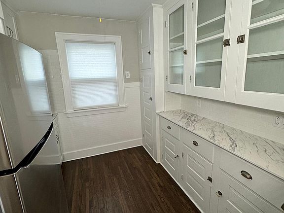 4th image of 256 Saint Lawrence Ave Floor 2