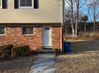 99 Woodland Dr APT A, Uncasville, CT 06382