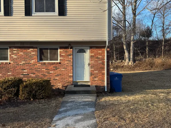 99 Woodland Dr APT A, Uncasville, CT 06382