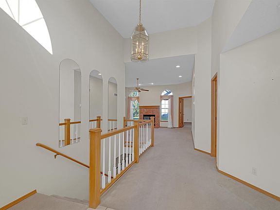 3rd image of 3048 N Bramblewood St