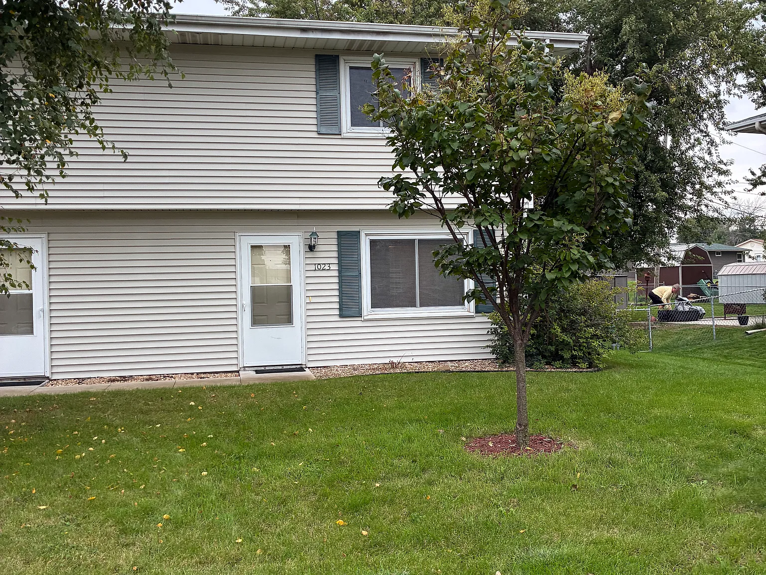 2 bed, 1.5 bath, 1000 sqft, $1,300 — Photo 1
