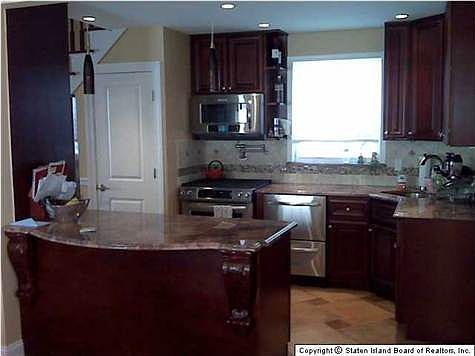 5th image of 287 Deems Ave