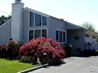 230 Franklin St, Massapequa Park, NY 11762