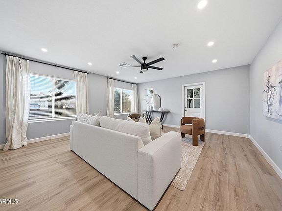 5th image of 7 E BALBOA Drive