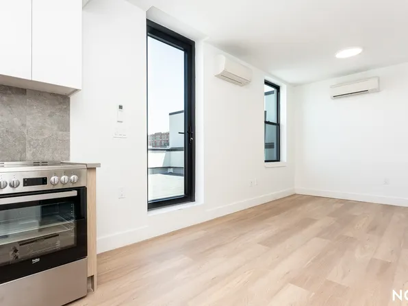 589 Knickerbocker Avenue image 8 of 15