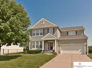 1004 Port Royal Dr, Papillion, NE 68046