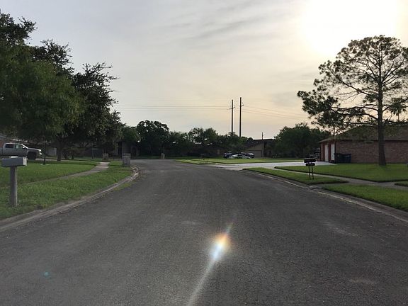 5th image of 3701 Locke Ln