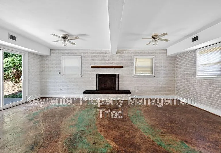 1821 W Meadowview Rd — Photo 18