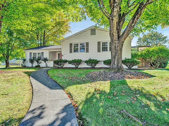 3rd image of 3704 London Cir