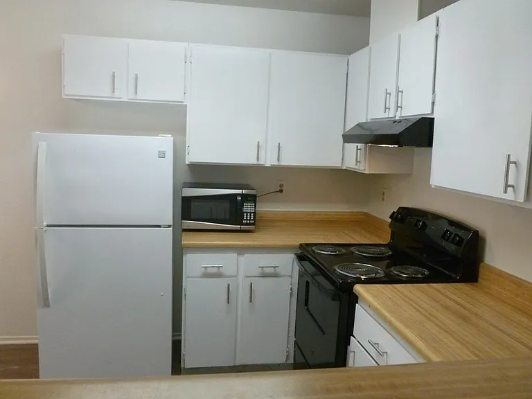 2695 Jennydiane Dr #B — Photo 7