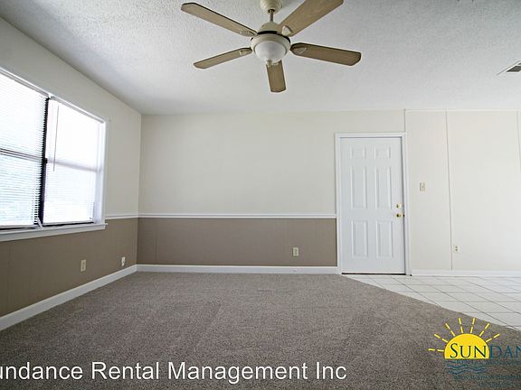 3rd image of 858 Fairview Dr