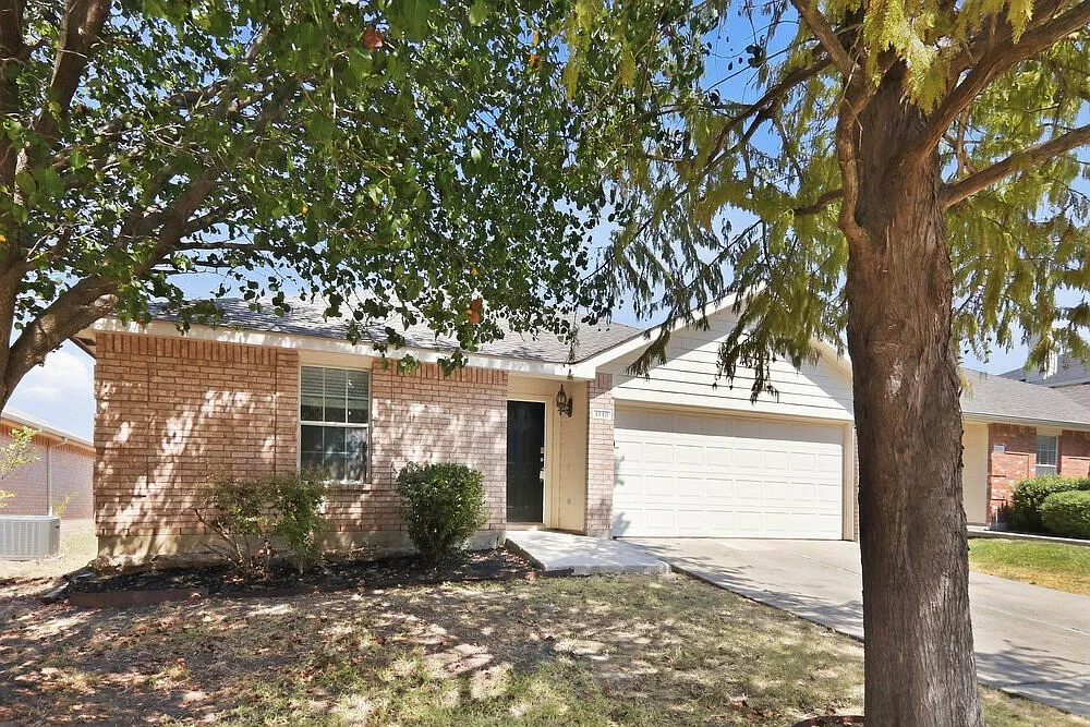 4 bed, 2.0 bath, 1748 sqft, $1,785 — Photo 3