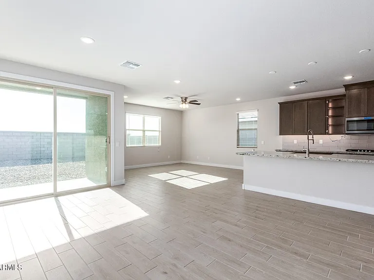 8526 S 69th Ln — Photo 5