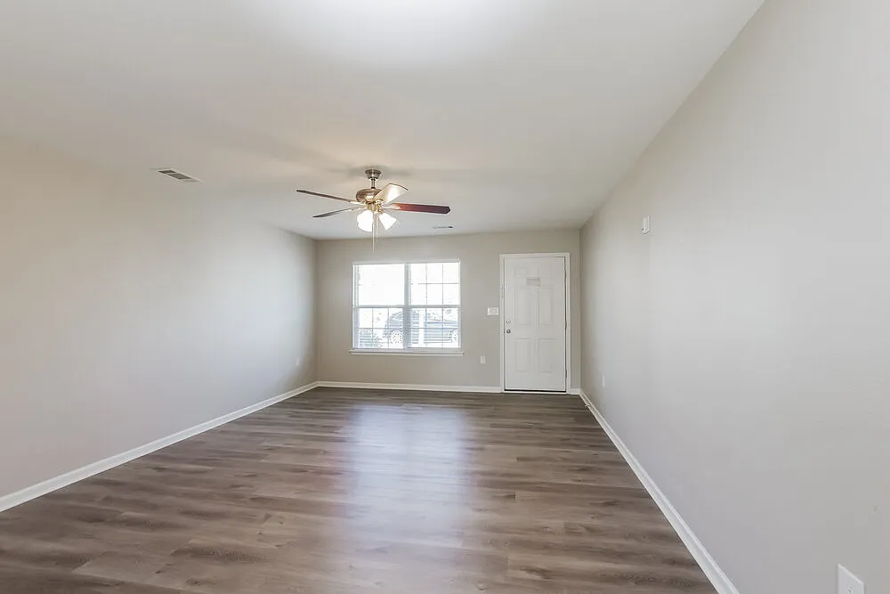3 bed, 2.5 bath, 1736 sqft, $1,975 — Photo 4