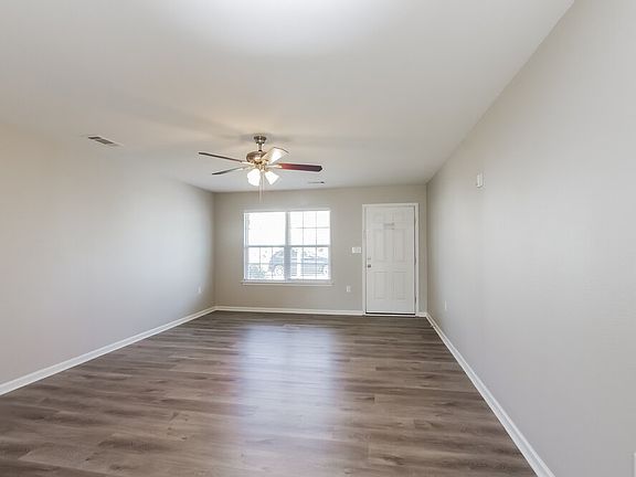 4th image of 706 Waterlemon Way