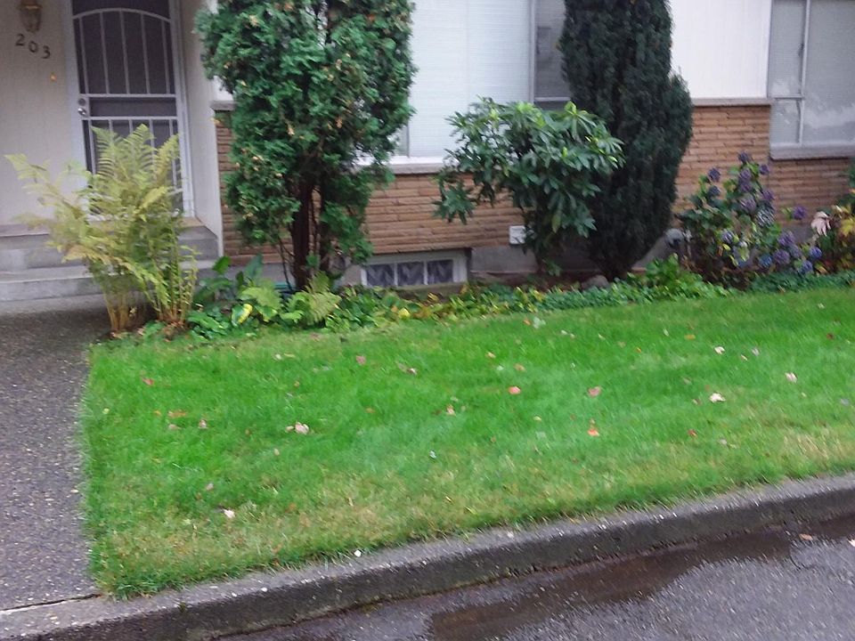Easy entry. Well kept property.