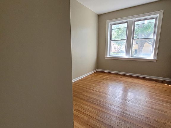 4th image of 6445 N Richmond St #1W