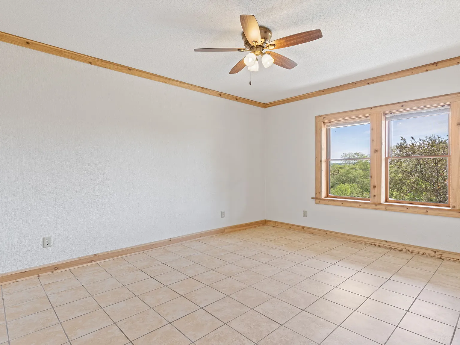 2 bed, 1200 sqft, $1,550 — Photo 2