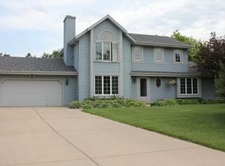6929 Cummens Ct, Hartford, WI 53027