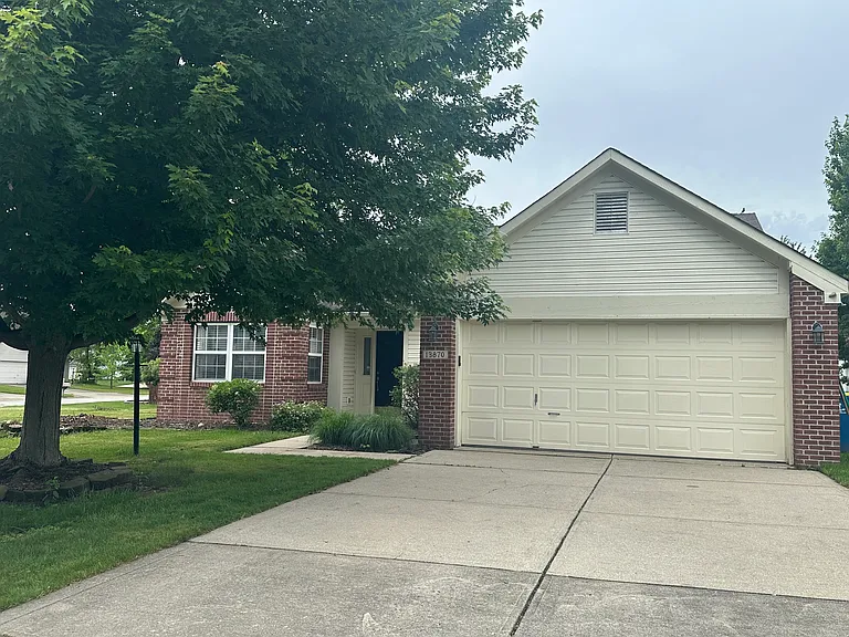 13870 Waycross Dr — Photo 2