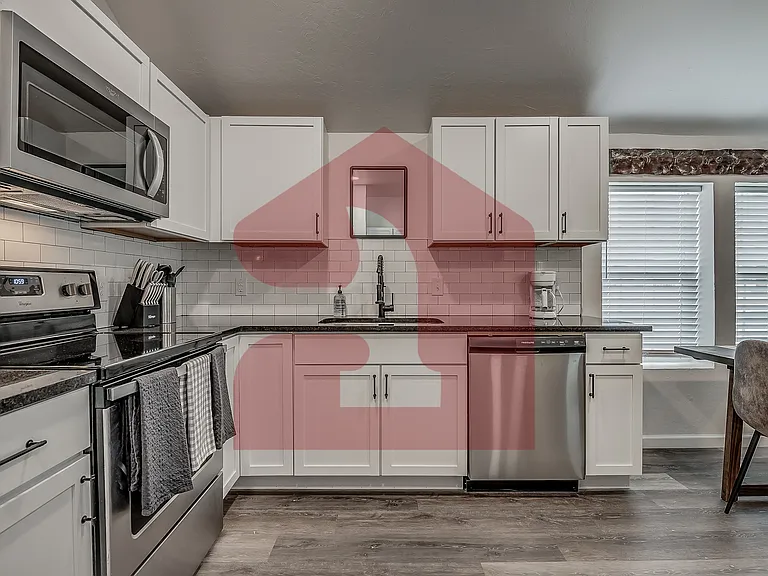 208 E Mosier St — Photo 27