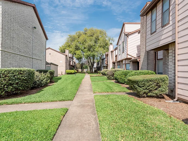 12400 Brookglade Cir #15 — Photo 37