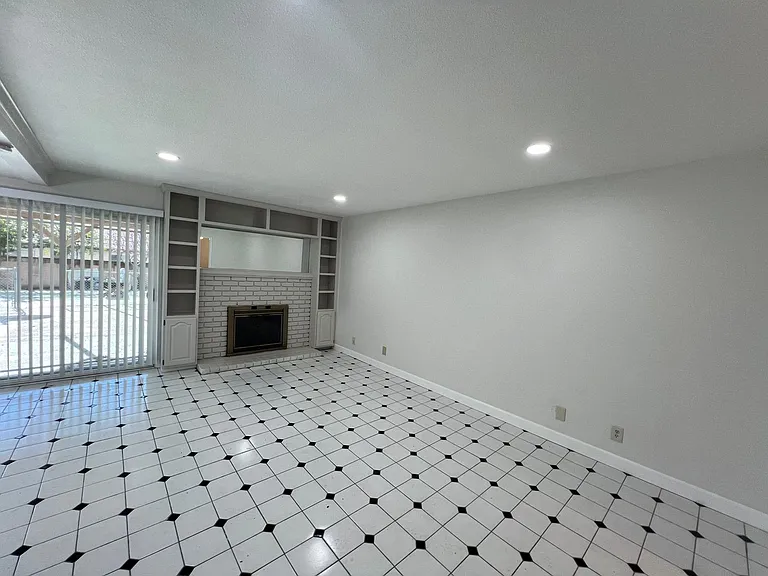 19806 Strathern St — Photo 15