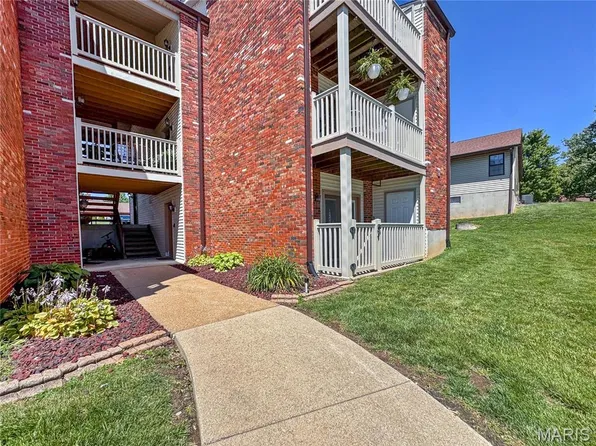 11 Meadow Rdg E #D, Columbia, IL 62236