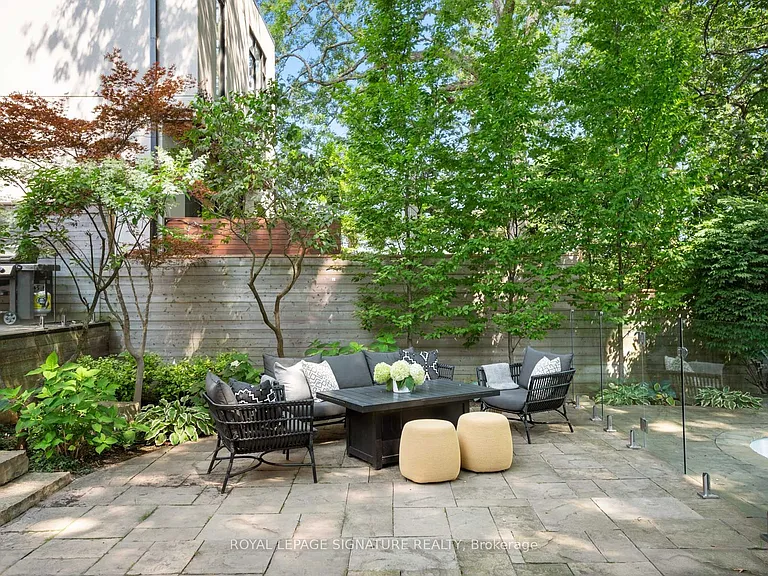 74 Fallingbrook Dr — Photo 35