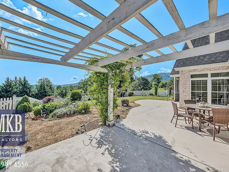 7621 Nandina Dr — Photo 26