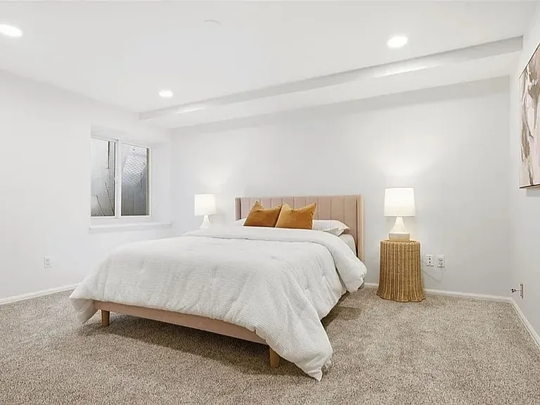 2043 King Way — Photo 25