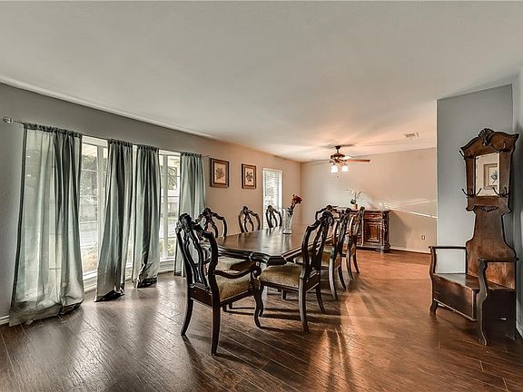 2nd image of 1118 Westlake Dr