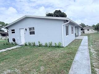 4th image of 2710 NW 24th Avenue #1-2
