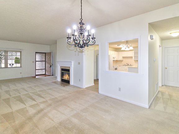 4th image of 4043 Oak Trail Dr