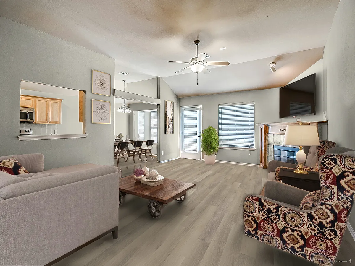 Spacious open living room - 21866 Pioneer Cir