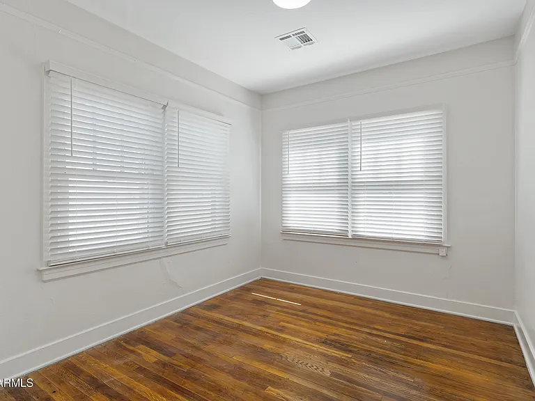 1112 E Portland St — Photo 11