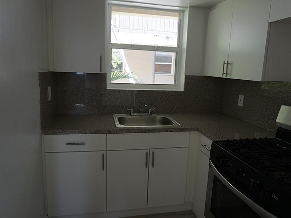 5th image of 1800 SW 22nd Ave APT 1